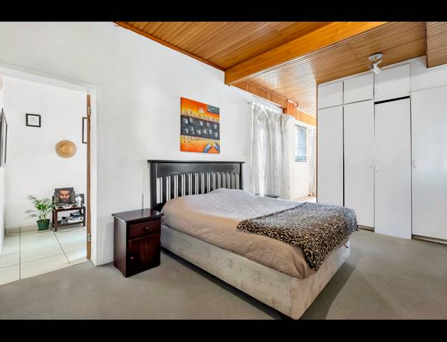 5 BEDROOM HOUSE FOR SALE IN FERNDALE
